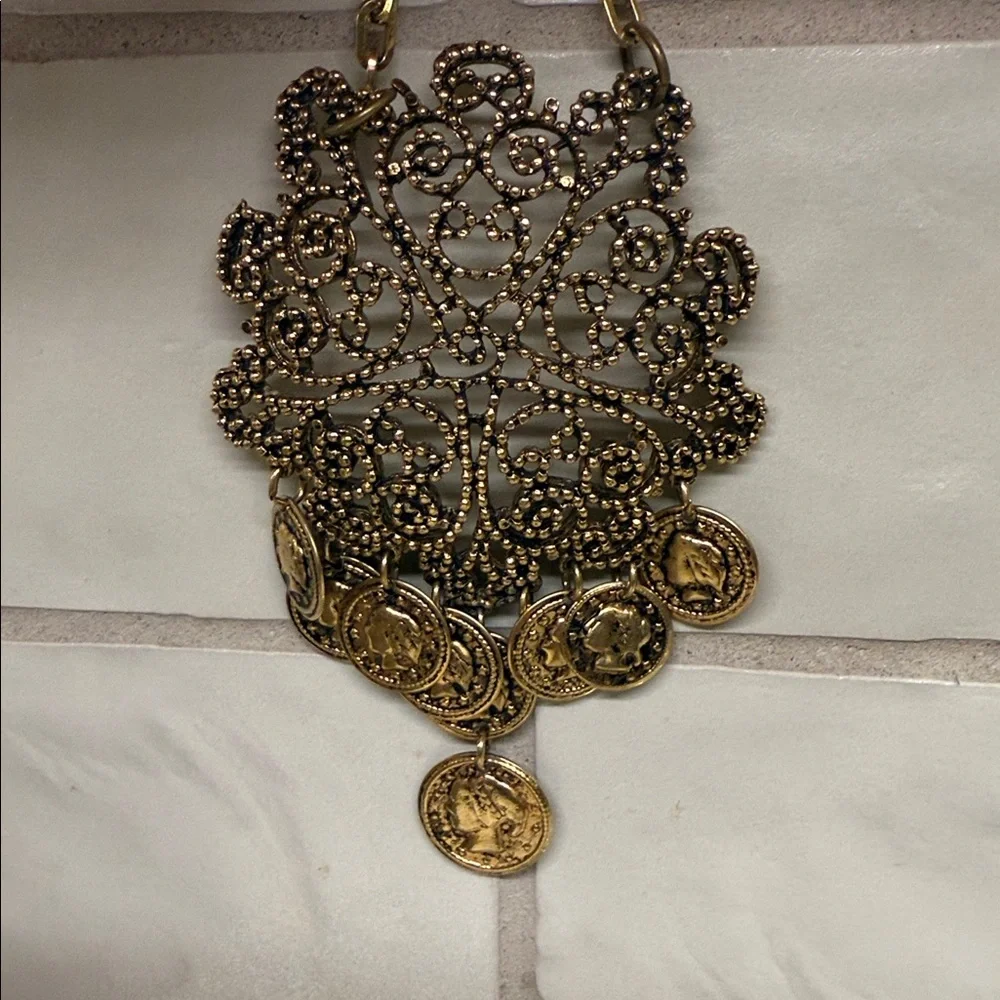 Gold Toned Necklace - Picture 2 of 4